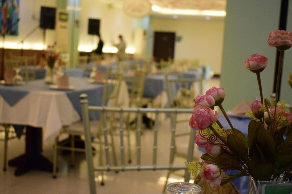 Vista Hotel Cubao Quezón by Eksteriør bilde